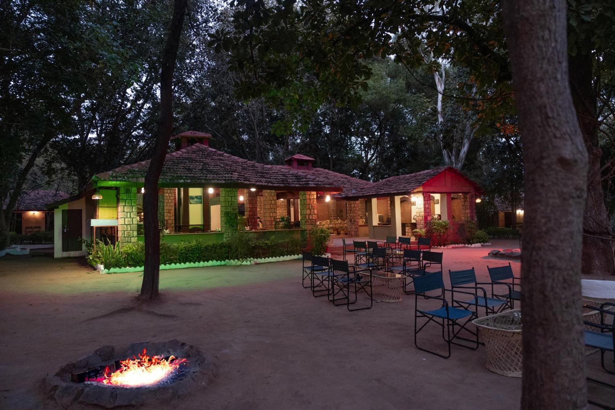 Tiger Trails Resort Tala  Exterior photo