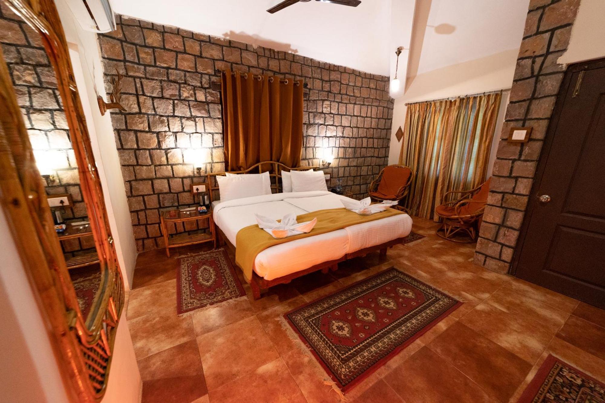 Tiger Trails Resort Tala  Exterior photo