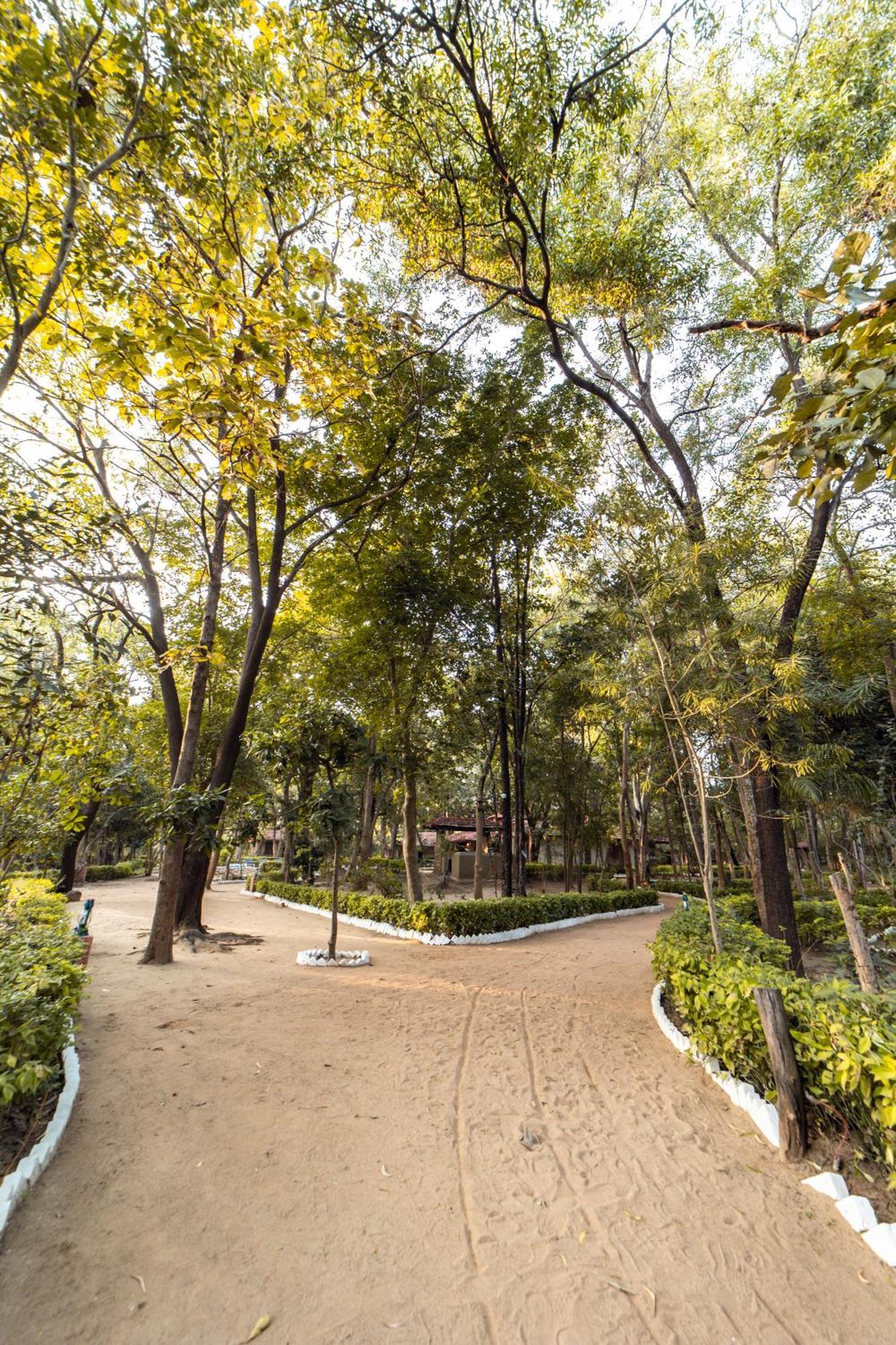 Tiger Trails Resort Tala  Exterior photo