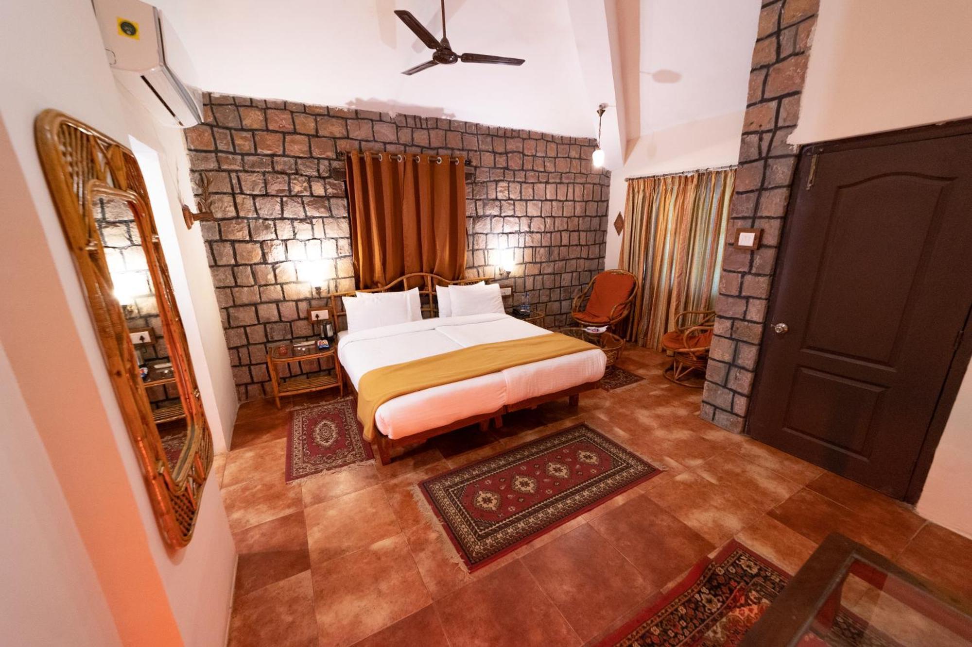 Tiger Trails Resort Tala  Exterior photo
