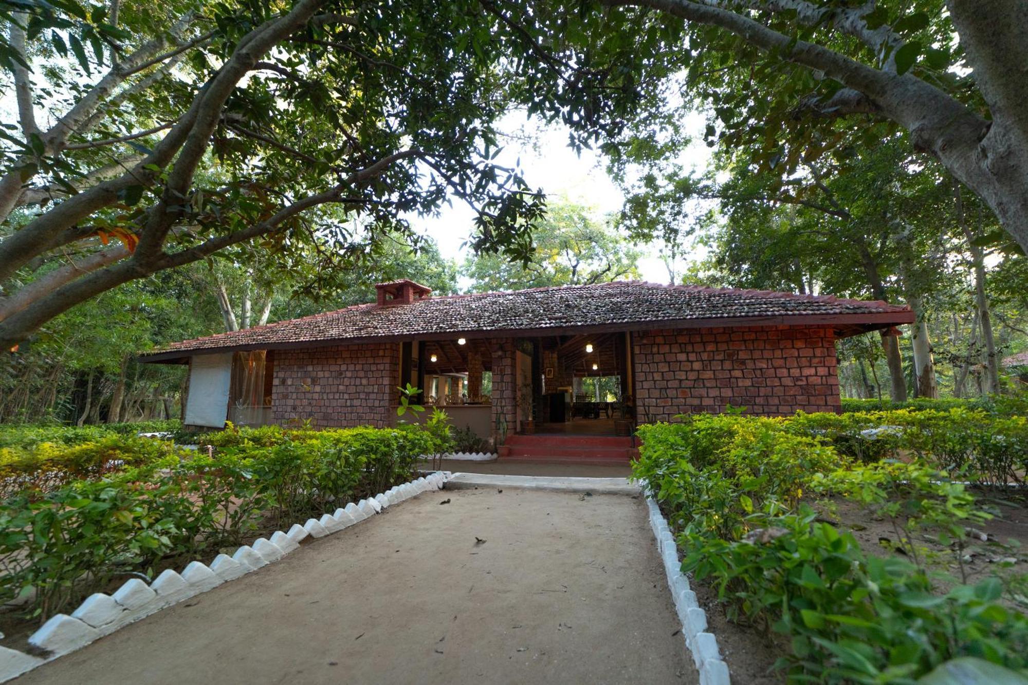 Tiger Trails Resort Tala  Exterior photo