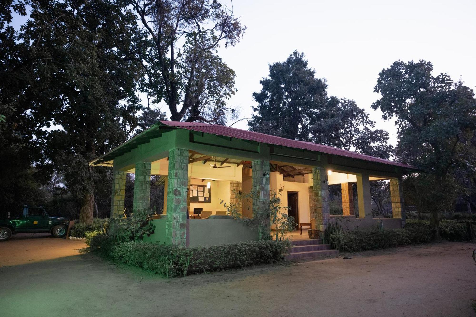 Tiger Trails Resort Tala  Exterior photo
