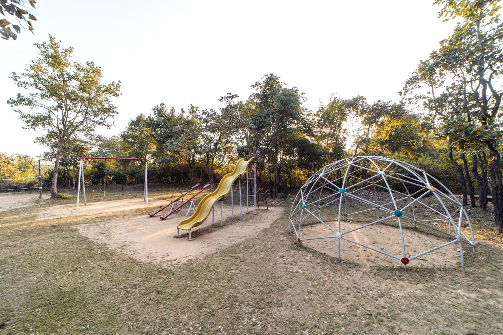 Tiger Trails Resort Tala  Exterior photo
