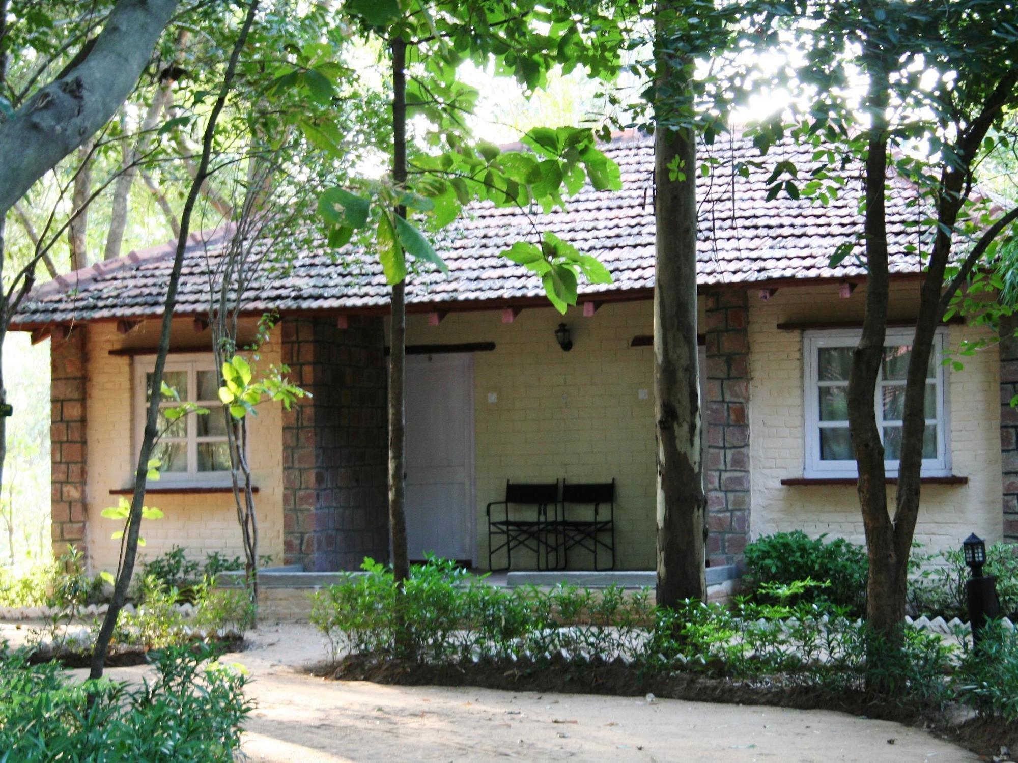 Tiger Trails Resort Tala  Exterior photo