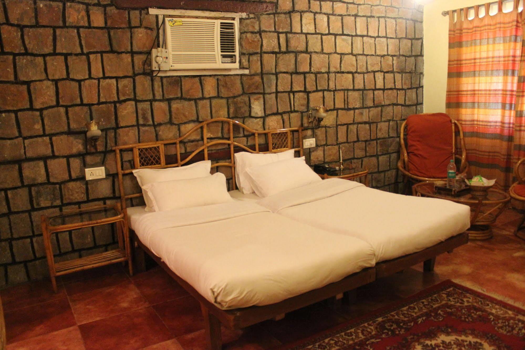 Tiger Trails Resort Tala  Exterior photo