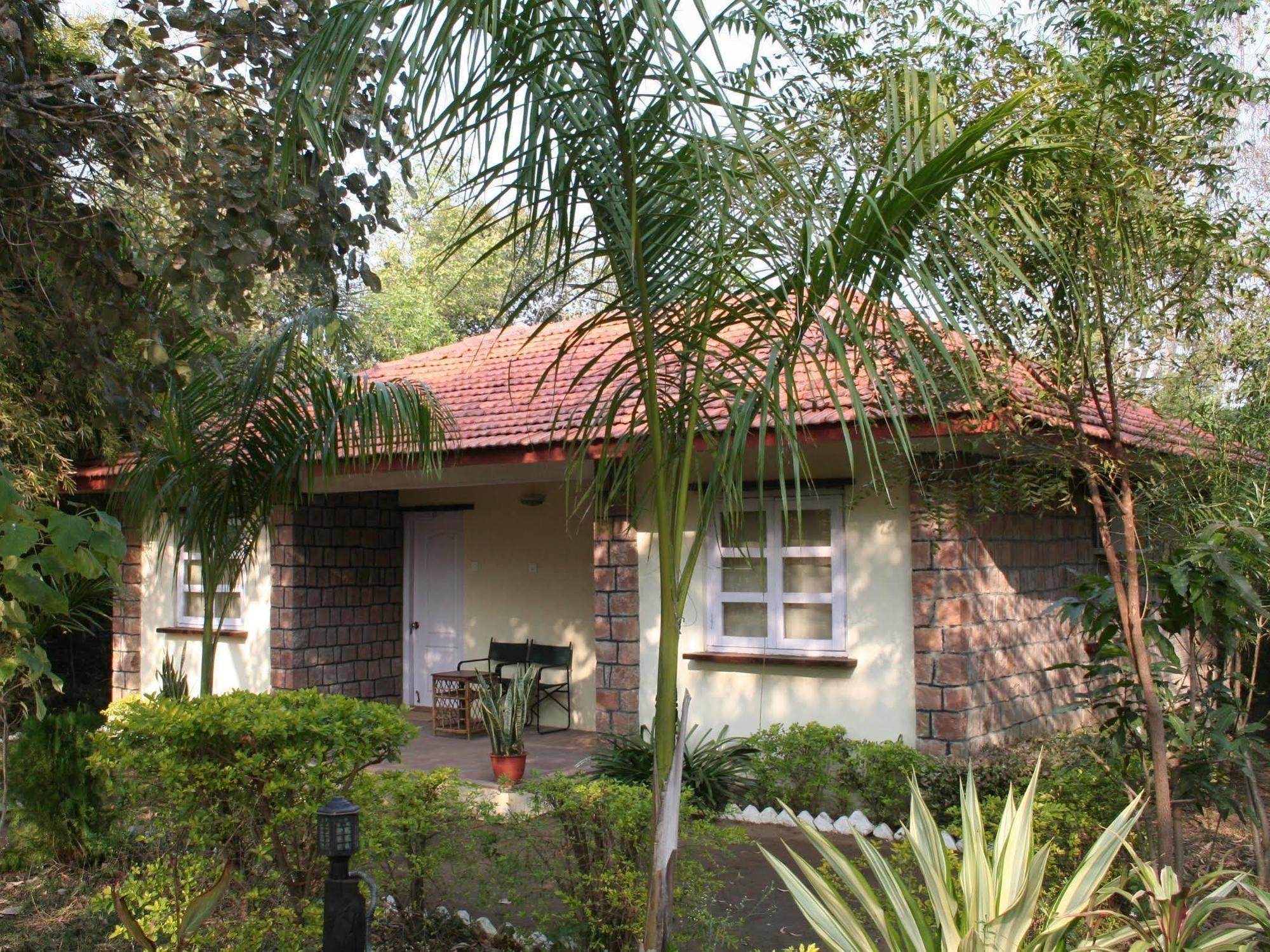 Tiger Trails Resort Tala  Exterior photo